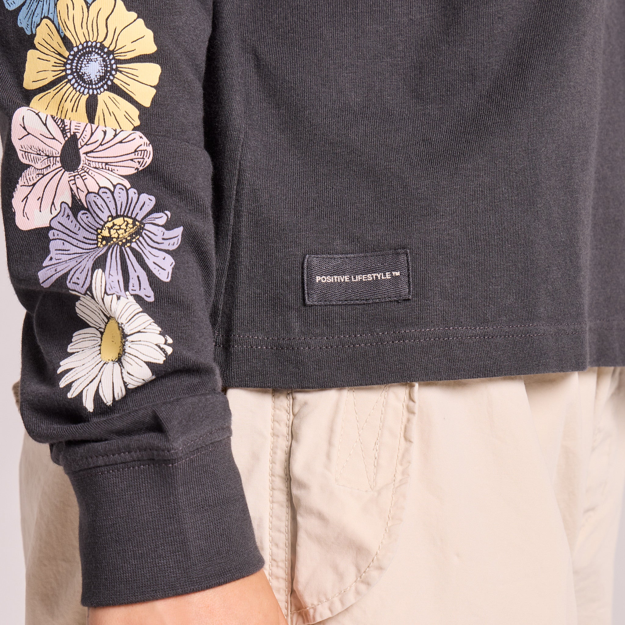 Women's Detailed Row of Wildflowers Crusher Boxy Hoodie